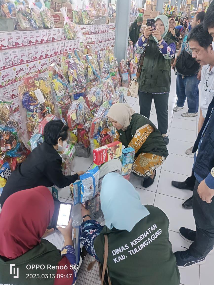 Sidak Parsel Lebaran, Dinkes Tulungagung Temukan Makanan Kadaluarsa