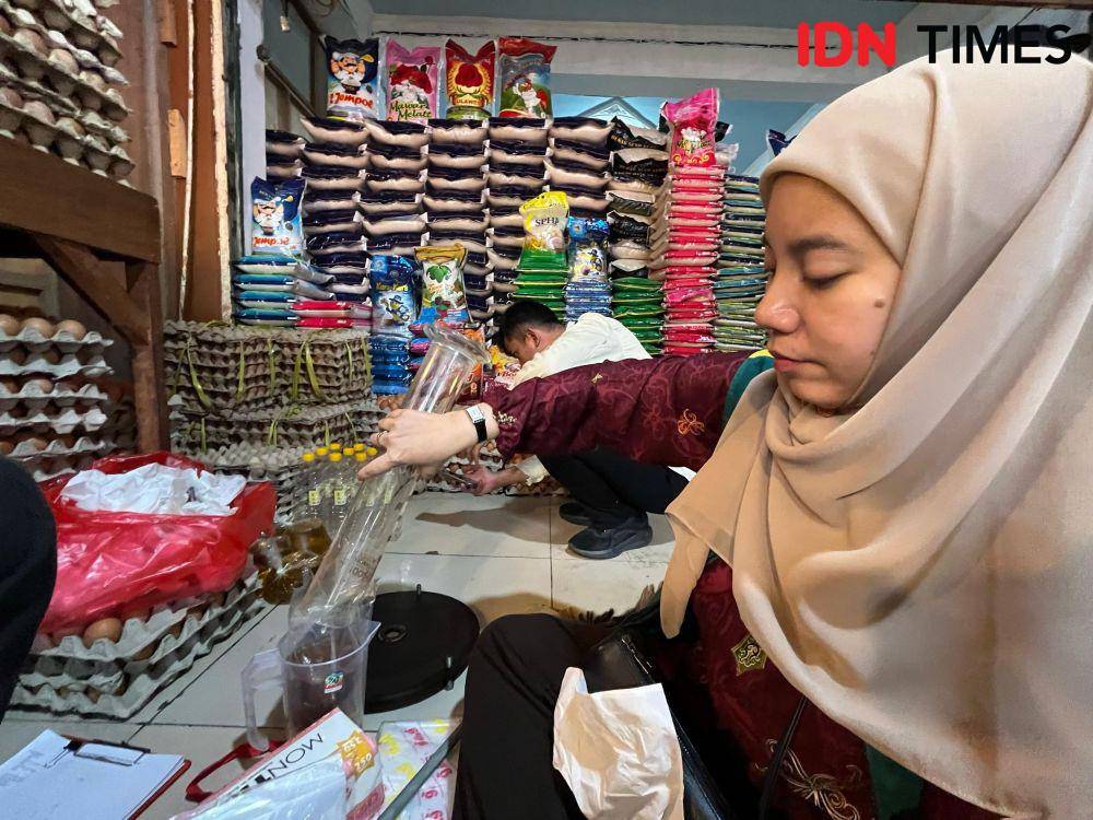 [Cek Fakta] MinyaKita di Pasar Balikpapan Tak Sesuai Takaran?