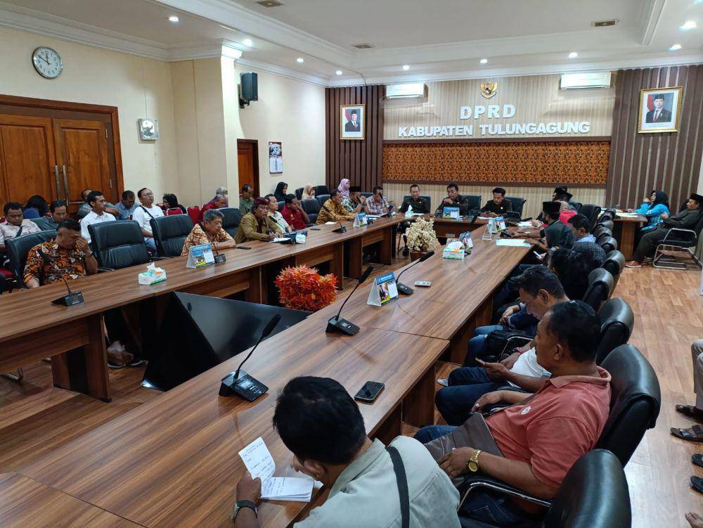 Hearing pengusaha karaoke di Tulungagung dengan Komisi B DPRD. IDN Times/ Bramanta Pamungkas
