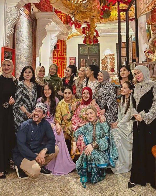 potret buka puasa bersama Geng Kepompong (instagram.com/mayangsari_official)