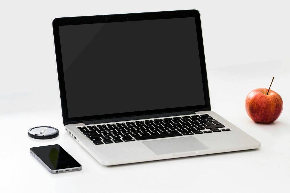 ilustrasi laptop (pexels.com/karsten madsen)