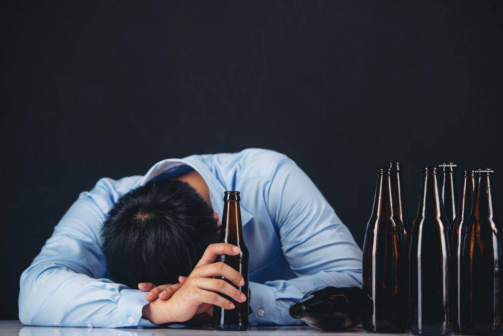 Konsumsi alkohol mampu memicu migraine (freepik.com/jcomp)