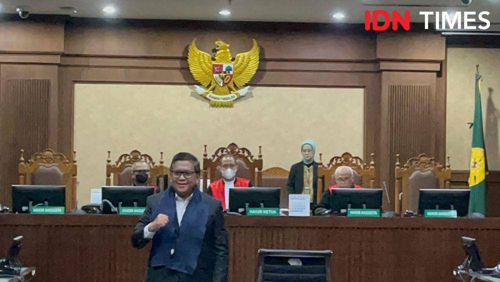 Sekjen PDIP, Hasto Kristiyanto jalani sidang di Pengadilan Tipikor Jakpus pada Jumat (14/3/2025). (IDN Times/Aryodamar)