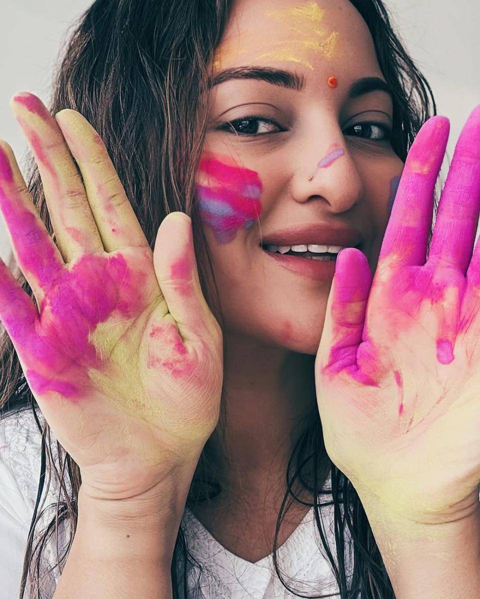 Sonakshi Sinha (instagram.com/aslisona)
