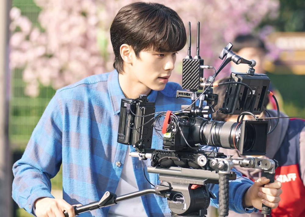 7 Momen Behind The Scenes Drakor Crushology 101, Pose Victory Hand!