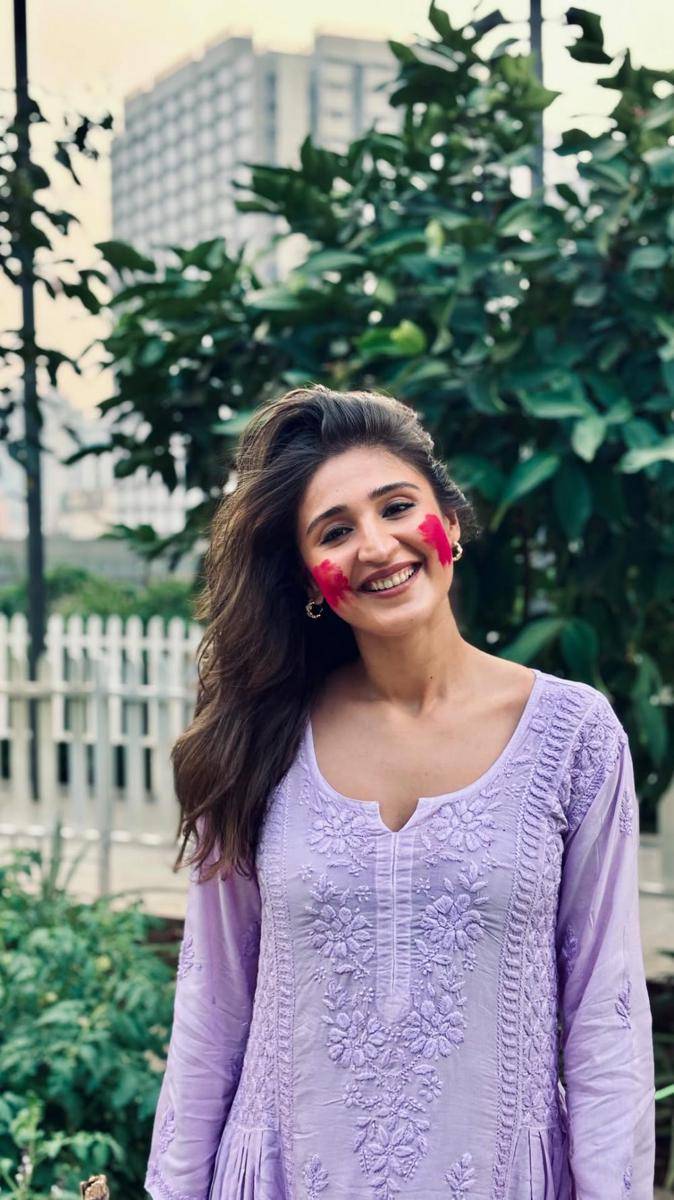 Dhvani Bhanushali (instagram.com/dhvanibhanushali22)