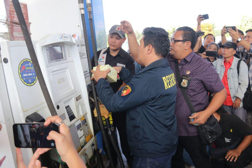Polda Sumsel Tangkap 2 Pelaku Penimbunan Solar Subsidi di Palembang