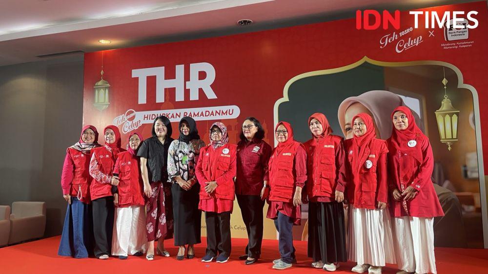 Relawan Perempuan Bantu Teh Celup Sosro Sebarkan Kebaikan Ramadan