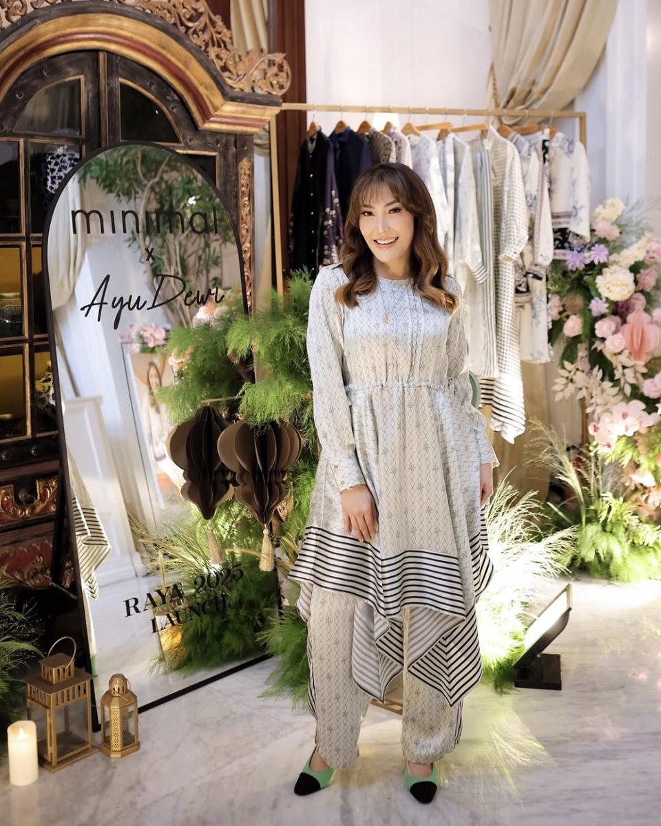 potret inspirasi dress dan one set ala Ayu Dewi (instagram.com/minimal_stores)