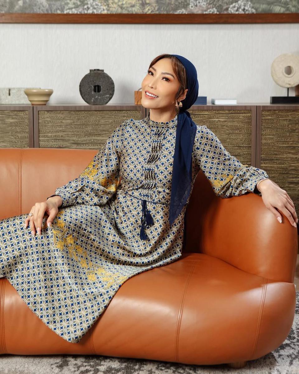 potret inspirasi dress dan one set ala Ayu Dewi (instagram.com/minimal_stores)