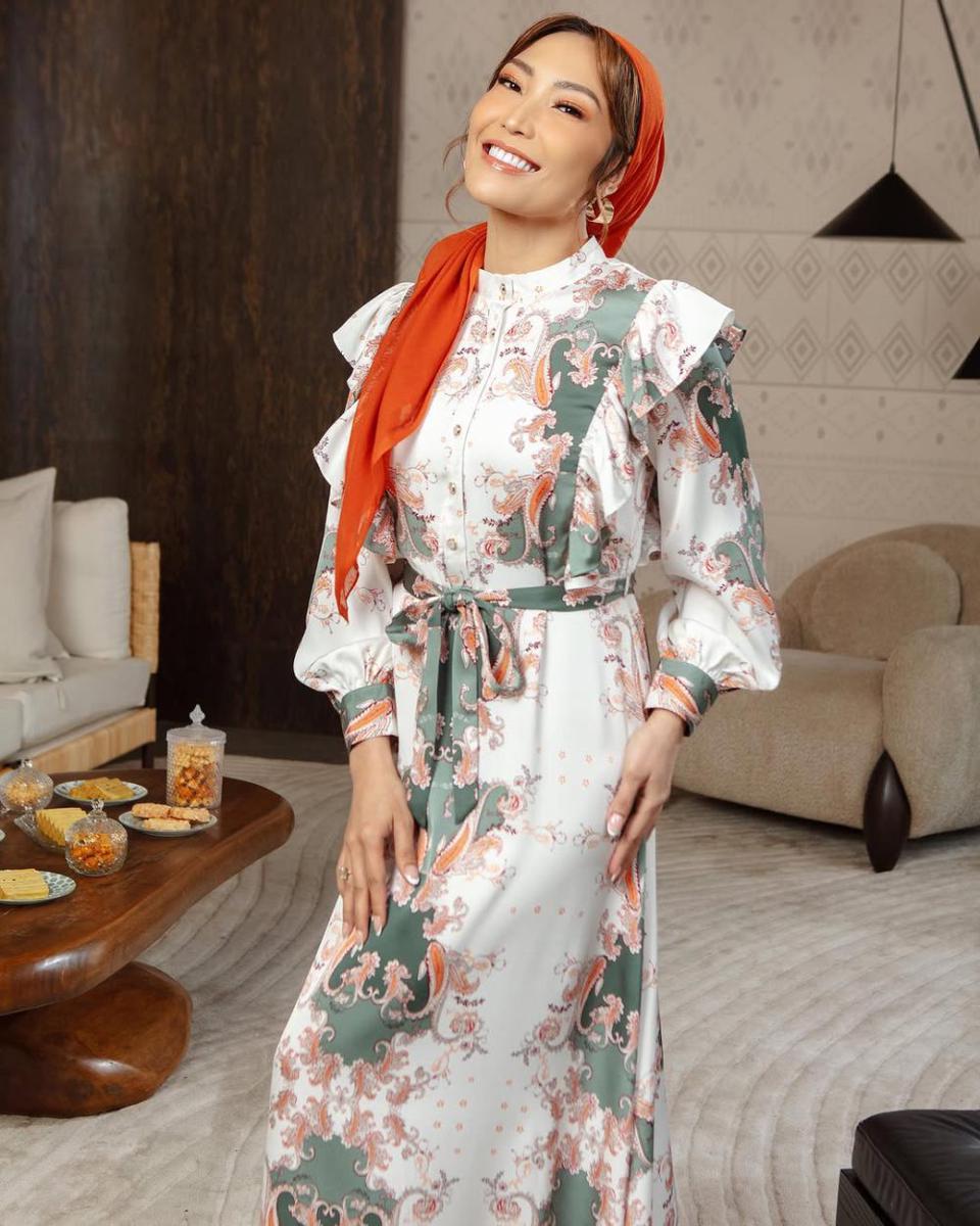 potret inspirasi dress dan one set ala Ayu Dewi (instagram.com/minimal_stores)