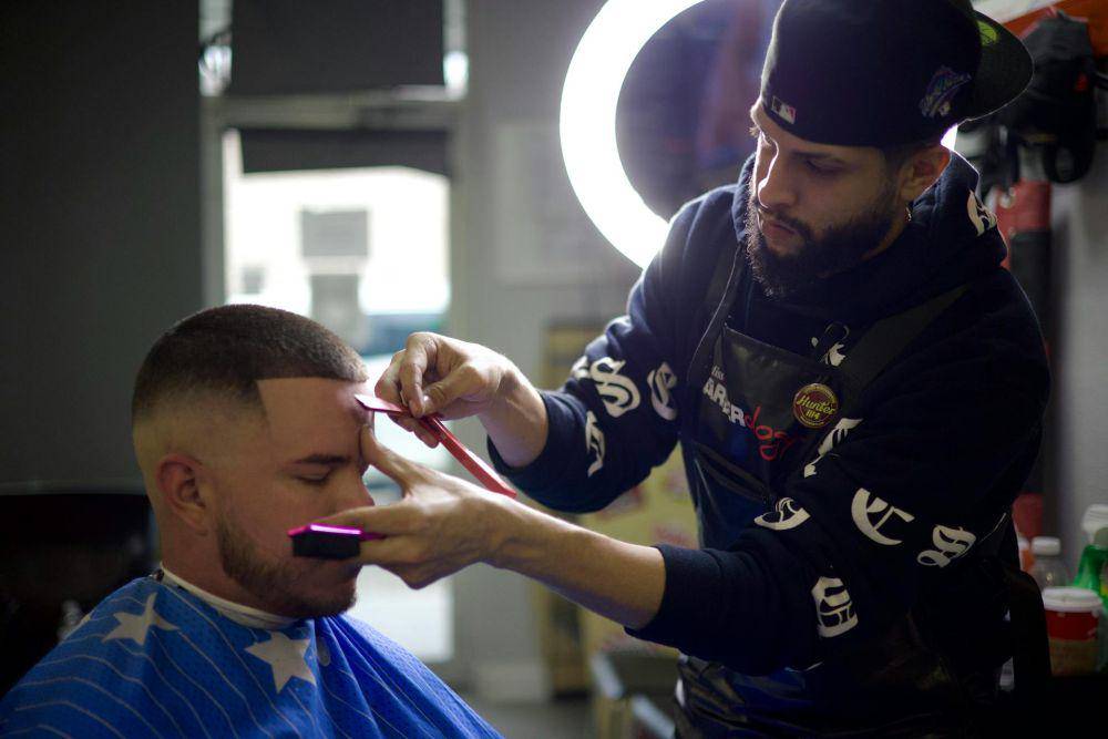ilustrasi gaya rambut buzz cut (pexels.com/Joeyy B)