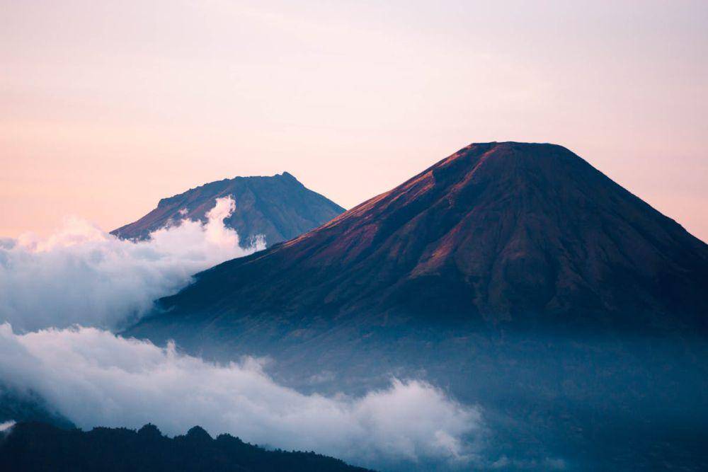 ilustrasi Gunung Sumbing (pexels.com/Muhammad Syahroyni)