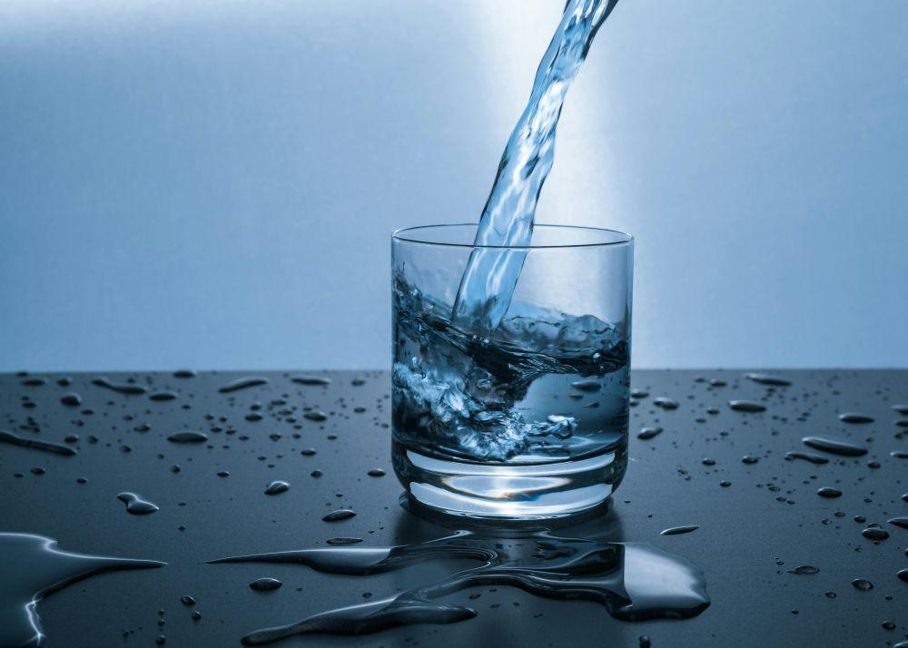 ilustrasi air minum (pexels.com/Pixabay)