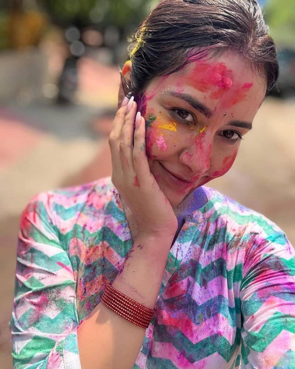 Raashii Khanna (instagram.com/raashiikhanna)