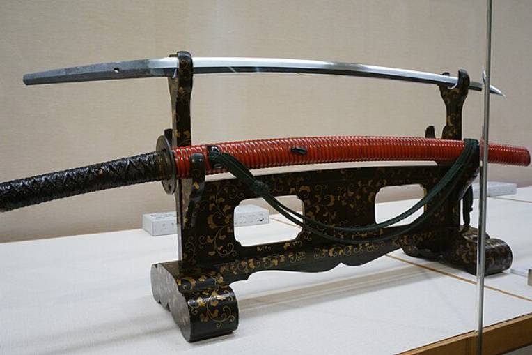 ilustrasi katana (commons.wikimedia.org/SLIMHANNYA)