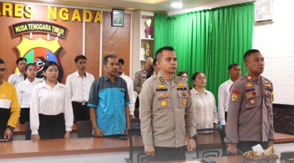 Upacara penandatanganan pakta integritas calon anggota Polri 2025 di Polres Ngada. (x.com/Kasi Humas Polres Ngada)