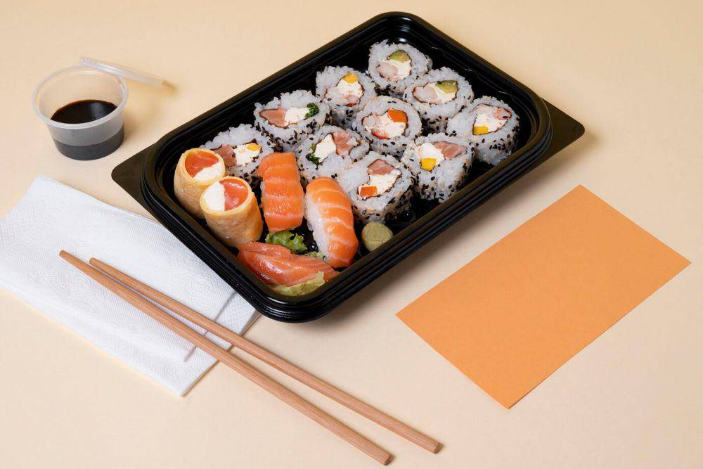 ilustrasi box sushi (freepik.com/freepik)