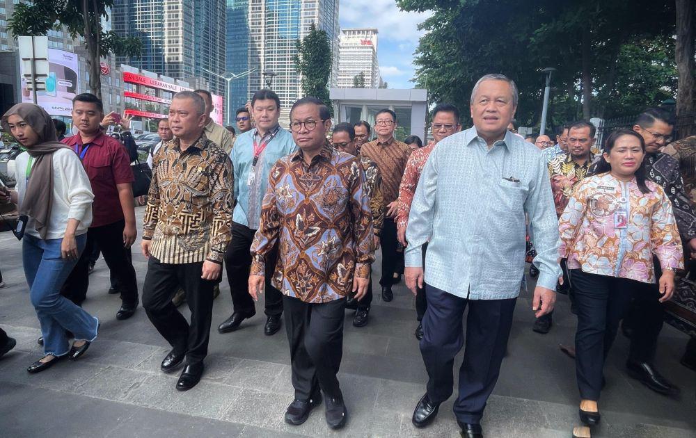 Menhub Imbau Semua Transportasi Publik Adopsi QRIS Tap