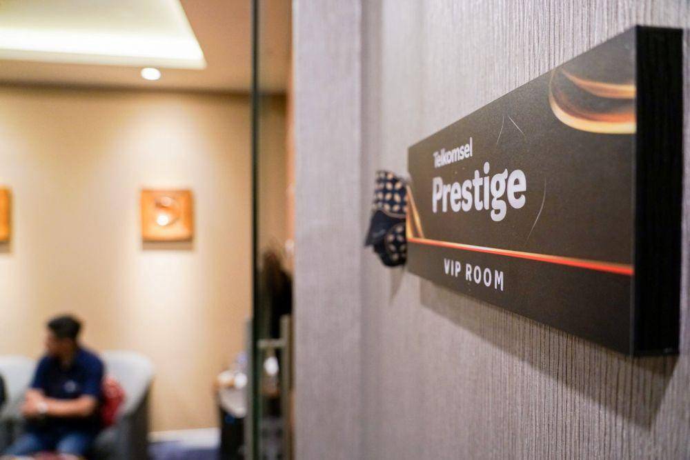 Telkomsel berkolaborasi dengan BlueSky menghadirkan Prestige SkyEase mencakup penjemputan dari drop-off terminal bandara, akses ke BlueSky Lounge, hingga pengantaran langsung dan secara privat ke pesawat. (Dok. Telkomsel).