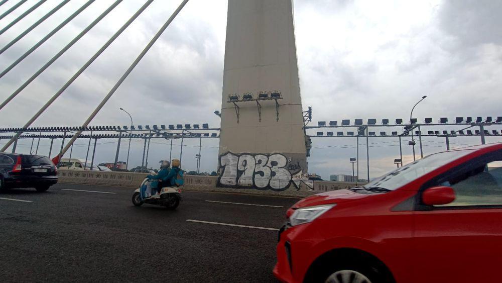 Gara-gara Asmara, Seorang Pria Hendak Loncat dari Flyover Pasupati