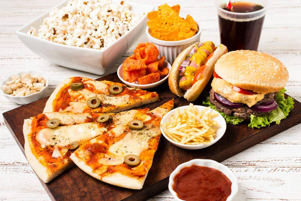 Makanan cepat saji, jenis makanan yang mampu memicu migraine (freepik.com/freepik)