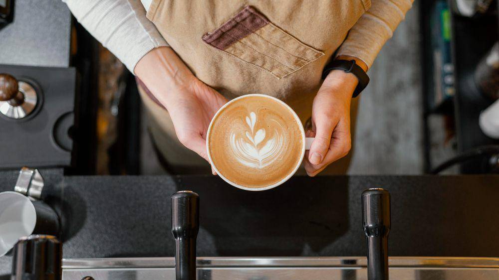 Kopi, minuman yang mampu memicu migraine (freepik.com/freepik)