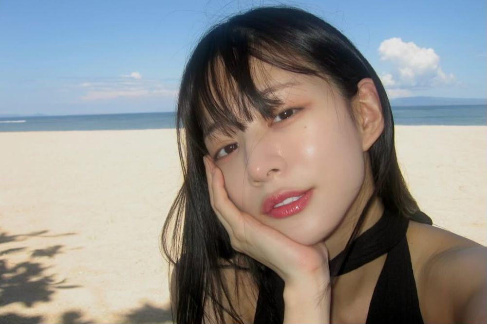 9 Potret Liburan Chaeyoung fromis_9 di Bali, Lepas Penat di Kuta