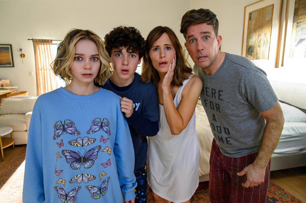 adegan dalam film Family Switch. (dok. Netflix/Family Switch)
