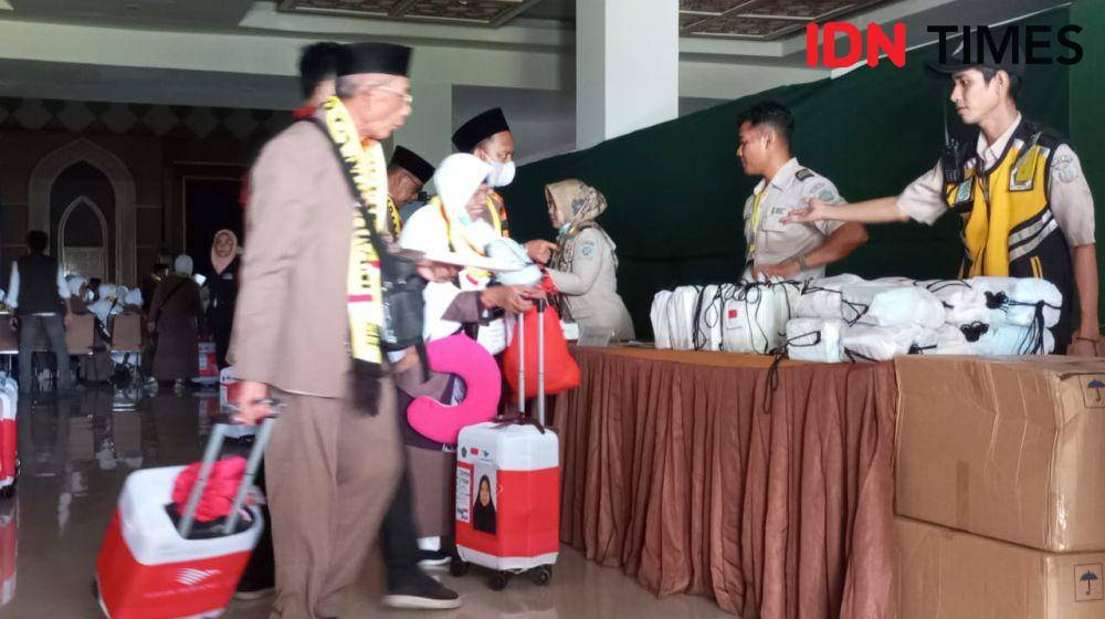 Ilustrasi jemaah calon haji NTB 2024. (IDN Times/Muhammad Nasir)