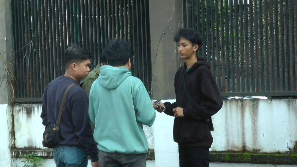 Kurir paket bernama Yoga melaporkan aksi pencurian motor dan paket yang diantarnya ke Polsek IT II Palembang (Dok: Ist)
