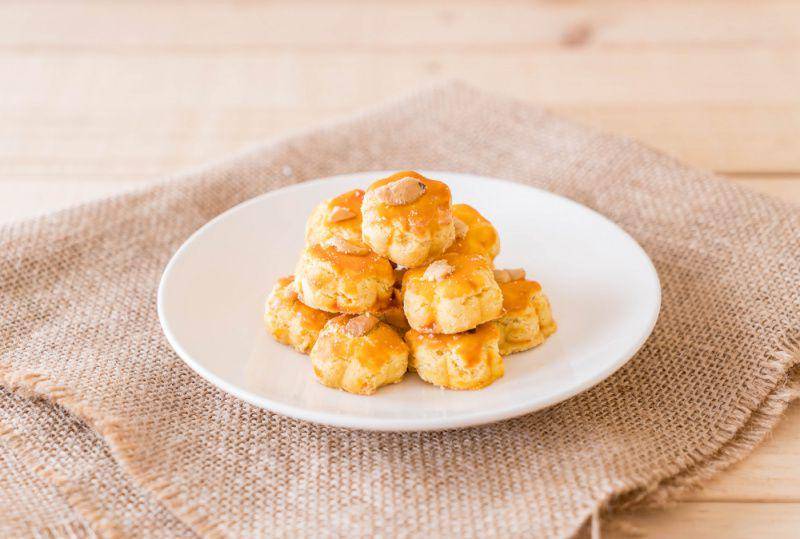 gambar kue kacang tanah (freepik.com/topntp26)