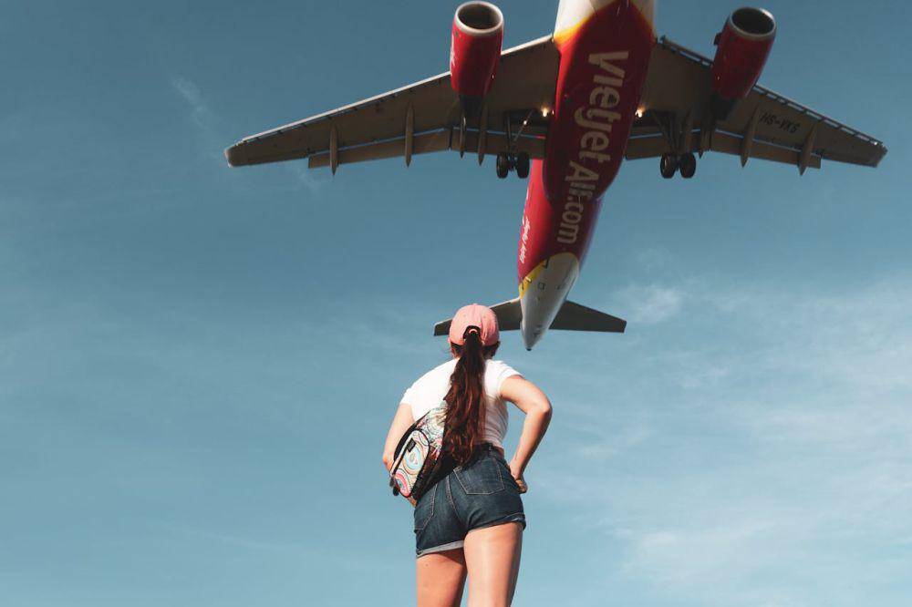 ilustrasi melihat pesawat (pexels.com/de Nomad World)