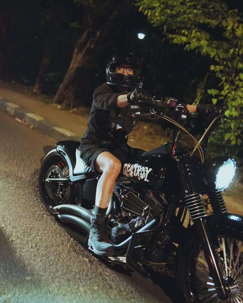 The Dudas -1 motoran cari makan sahur (instagram.com/raffinagita1717)