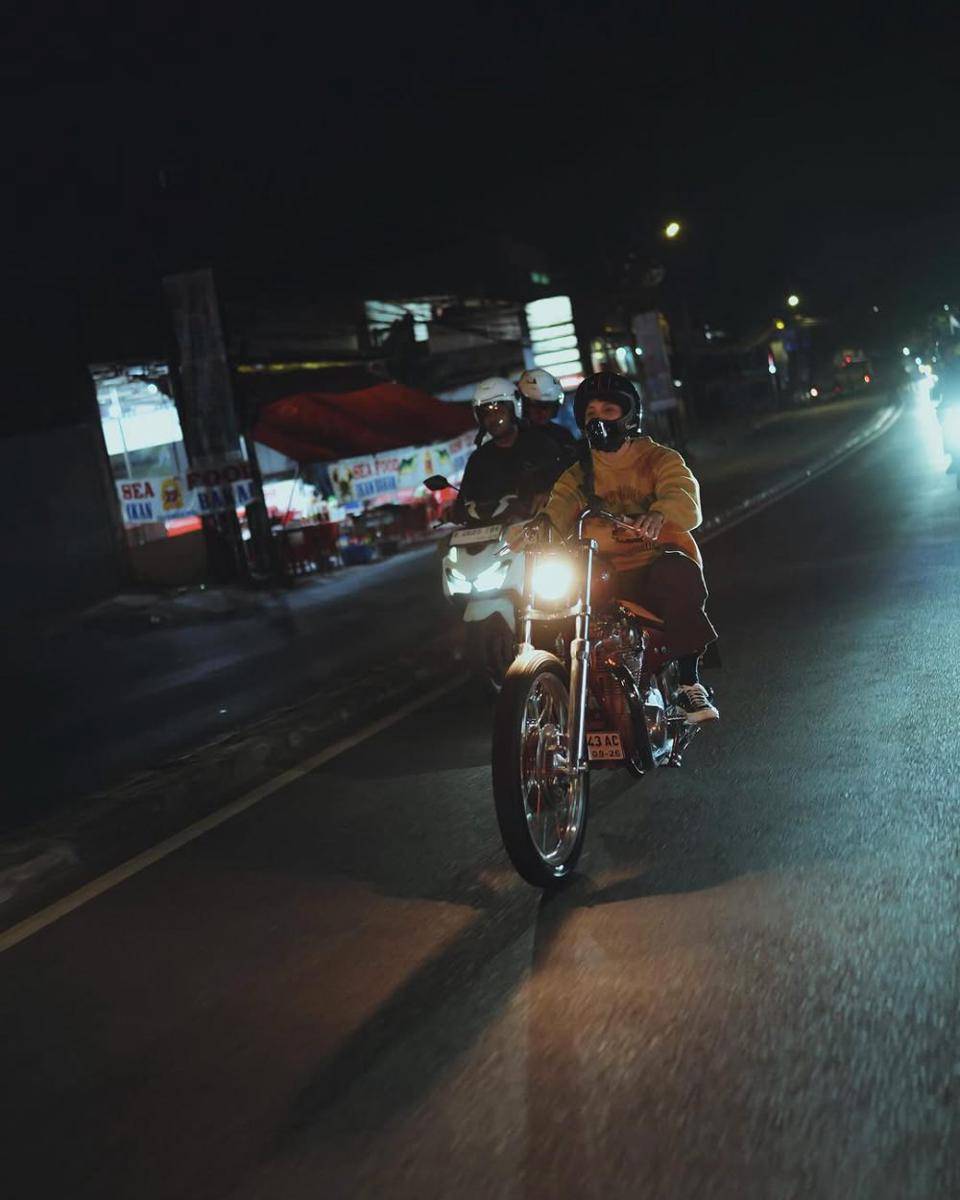 The Dudas -1 motoran cari makan sahur (instagram.com/raffinagita1717)