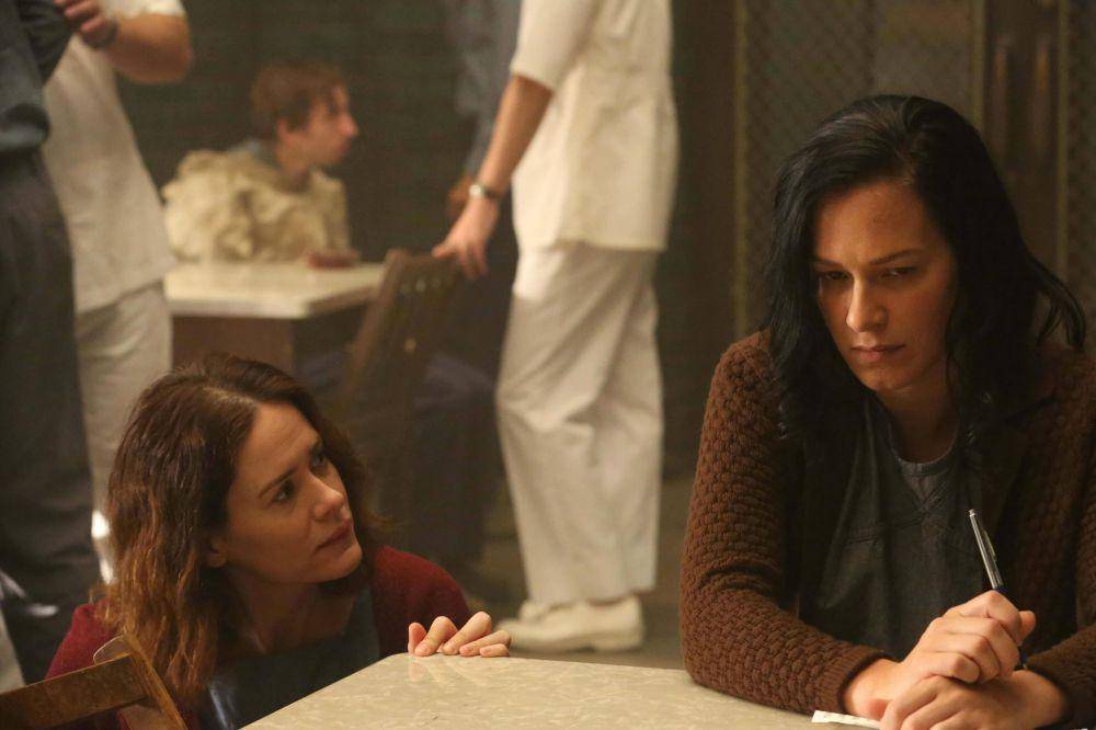 cuplikan adegan karakter bernama Anne Frank (dok. 20th Century Fox Television/American Horror Story: IAm Anne Frank)