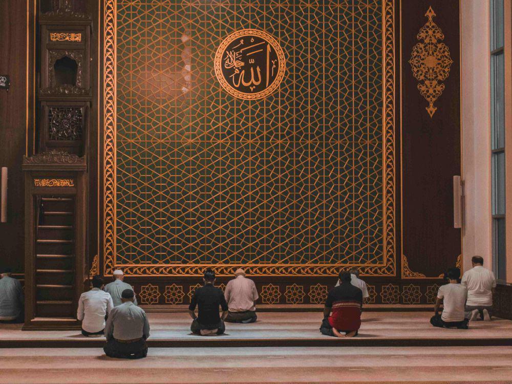 ilustrasi suasana iktikaf di masjid (pexels.com/Ahmet Polat)