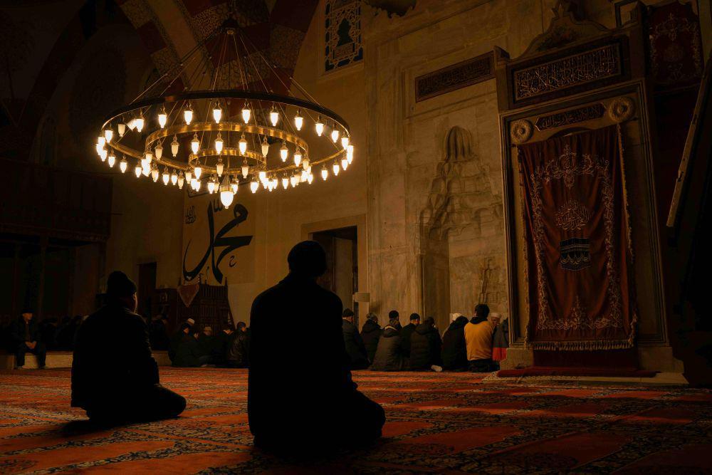 ilustrasi suasana iktikaf di masjid (pexels.com/Bilal Furkan KOŞAR)