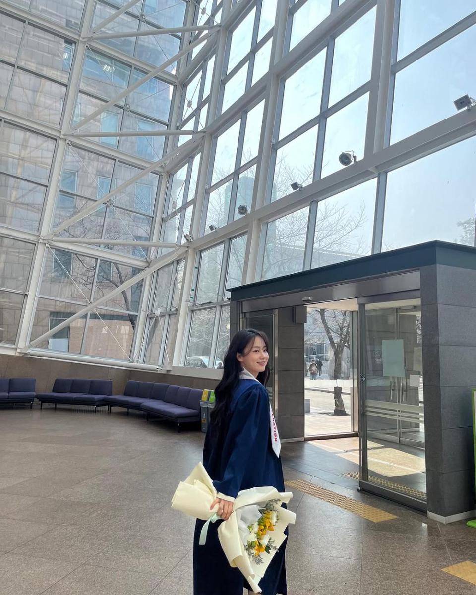 potret wisuda Yoon Sang Jeong (instagram.com/s_j_jeong9)