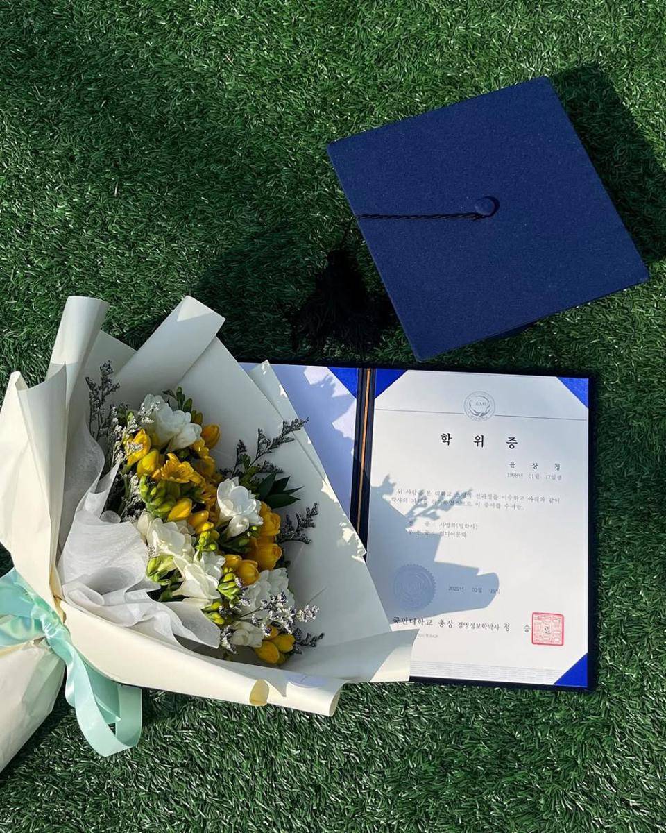 potret wisuda Yoon Sang Jeong (instagram.com/s_j_jeong9)