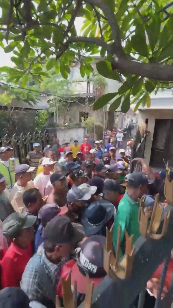 potret Inul bagi-bagi sembako di kampung halaman (instagram.com/inul.d)