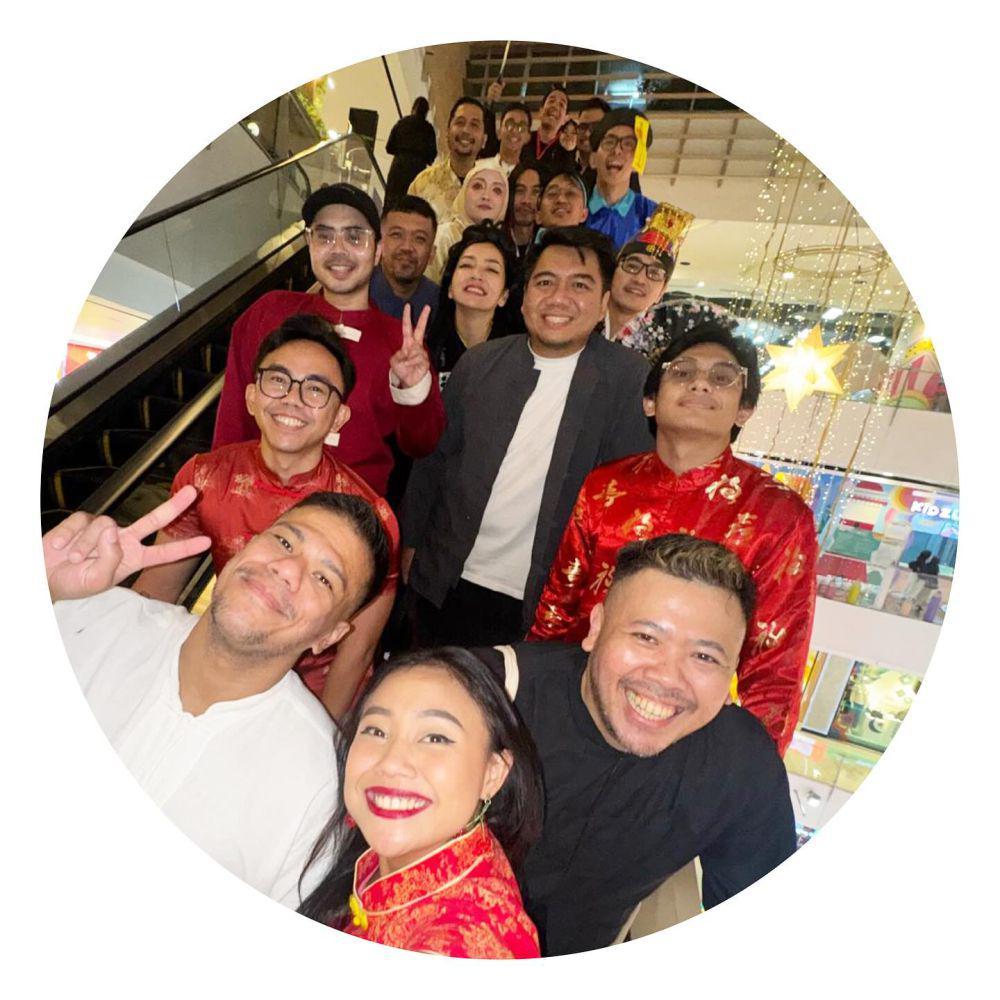 Hesti Purwadinata bukber pakai baju China (instagram.com/hestipurwadinata)