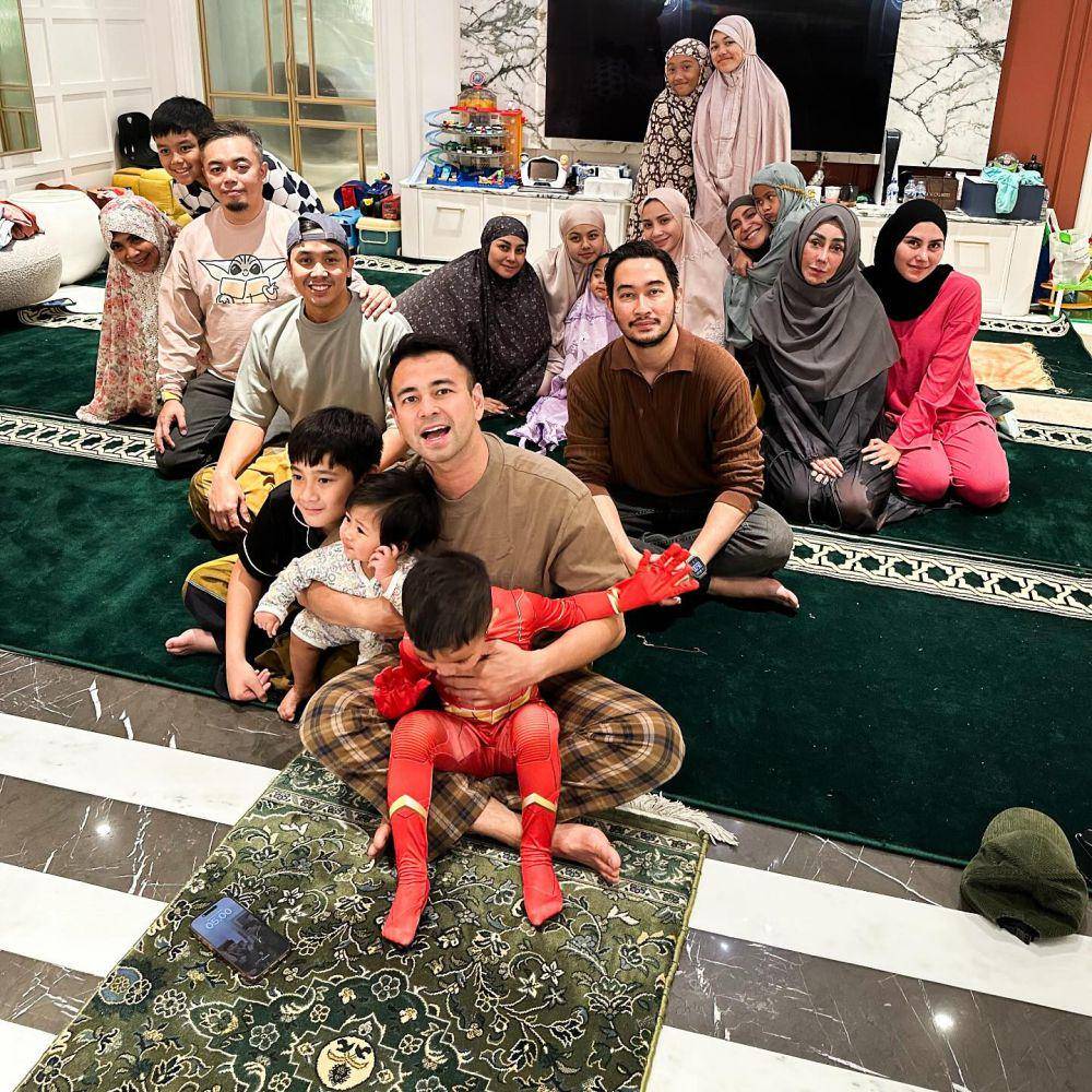 potret Raffi Ahmad sahur dengan rekan artis (instagram.com/raffinagita1717)