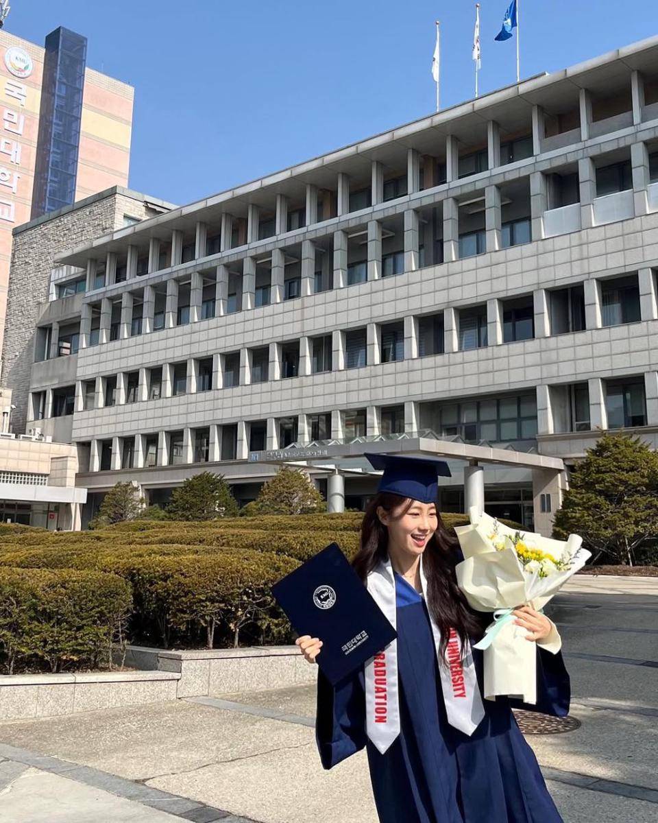 potret wisuda Yoon Sang Jeong (instagram.com/s_j_jeong9)