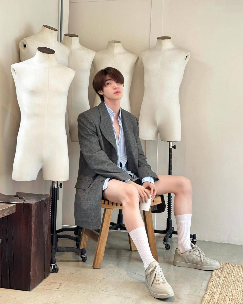 styling blazer ala Blue Pongtiwat (instagram.com/blue_pongtiwat)
