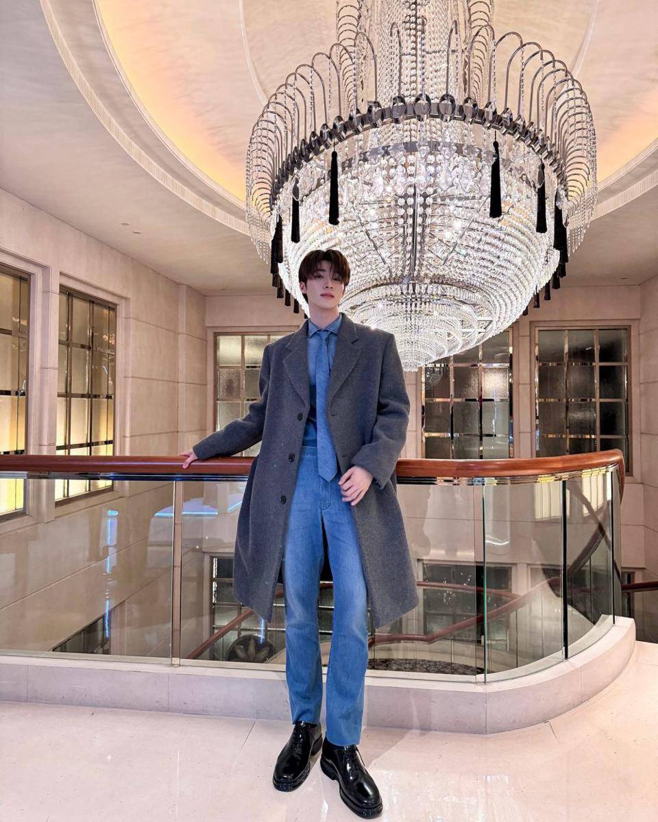 styling blazer ala Blue Pongtiwat (instagram.com/blue_pongtiwat)