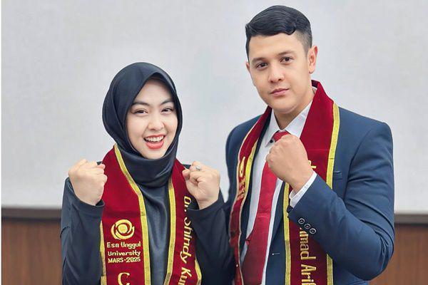 7 Potret Shindy Putri Kakak Ria Ricis Lulus S2, Bareng Suami