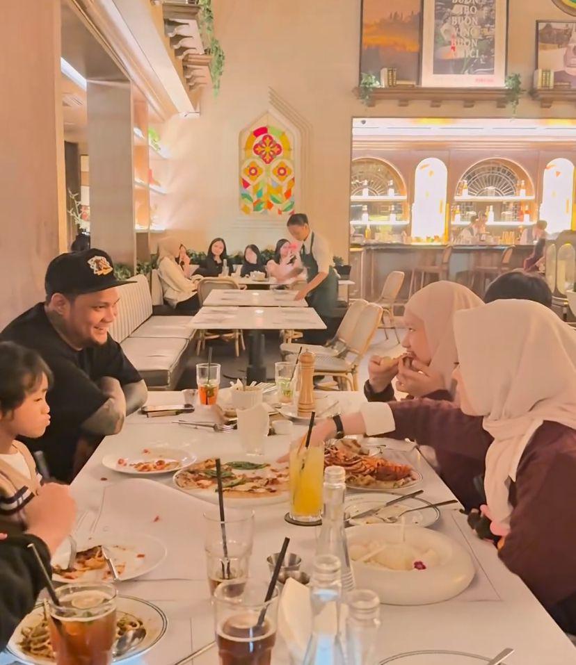 potret Inara Rusli dan Virgoun buka puasa bersama demi anak (Instagram.com/mommy_starla)