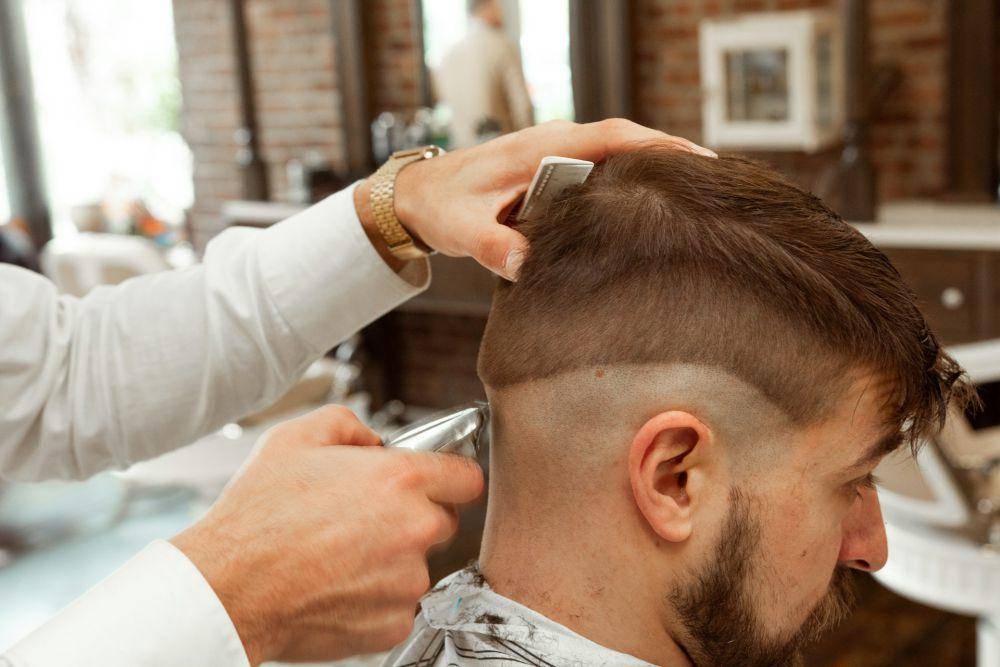 ilustrasi gaya rambut mid fade with buzz cut (unsplash.com/Michael DeMoya)