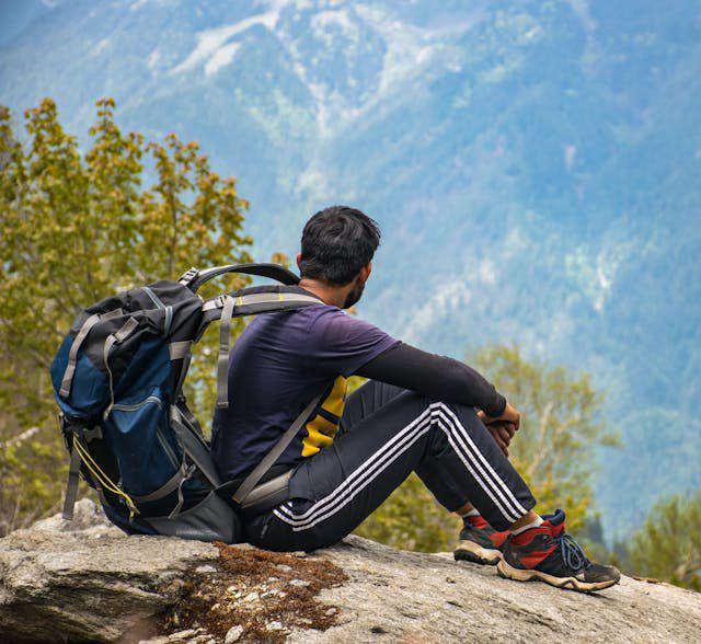 ilustrasi mendaki gunung (pexels.com/pavel)